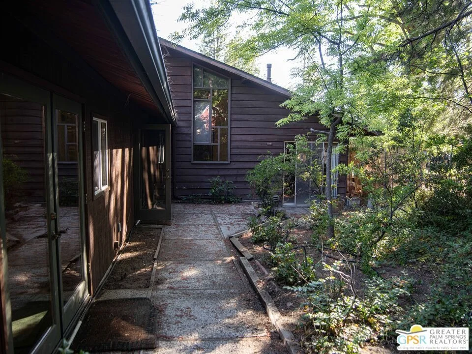 Photo of 25970 Cedar Street