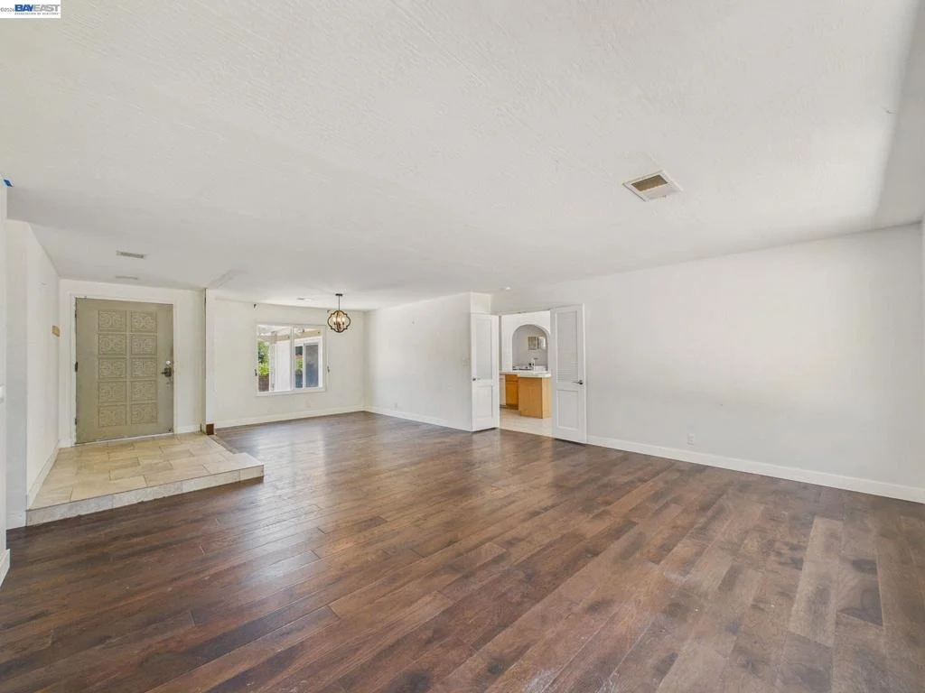 Photo of 327 Steven Cir