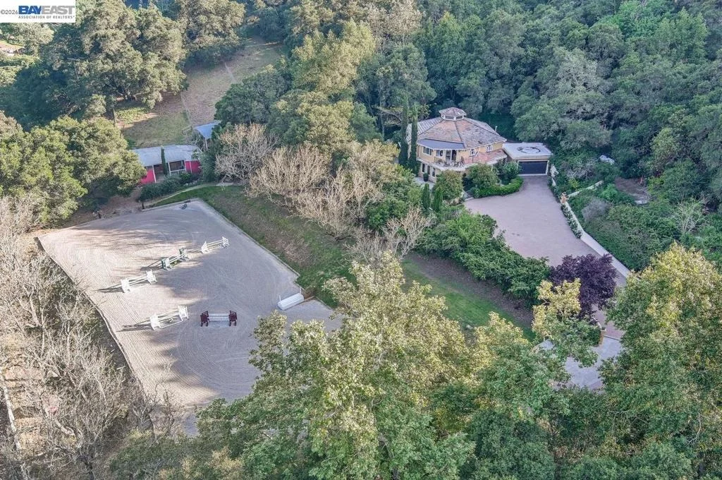 Photo of 35655 Palomares Rd