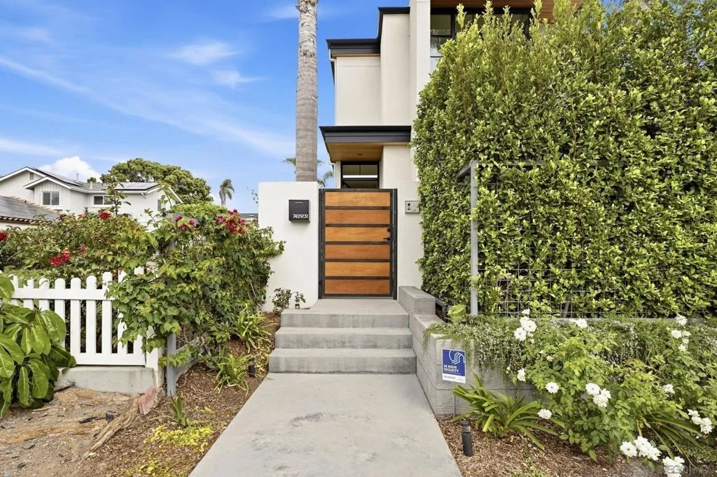 Photo of 7429 Draper Ave