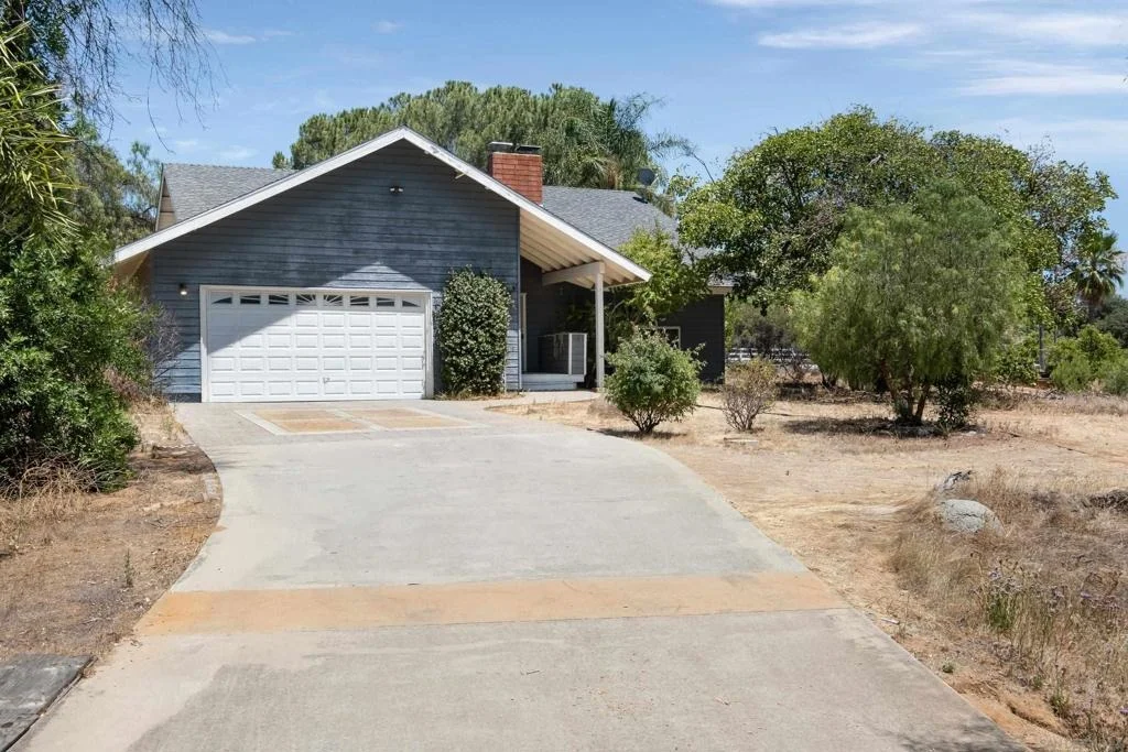 Photo of 2827 N Victoria Drive