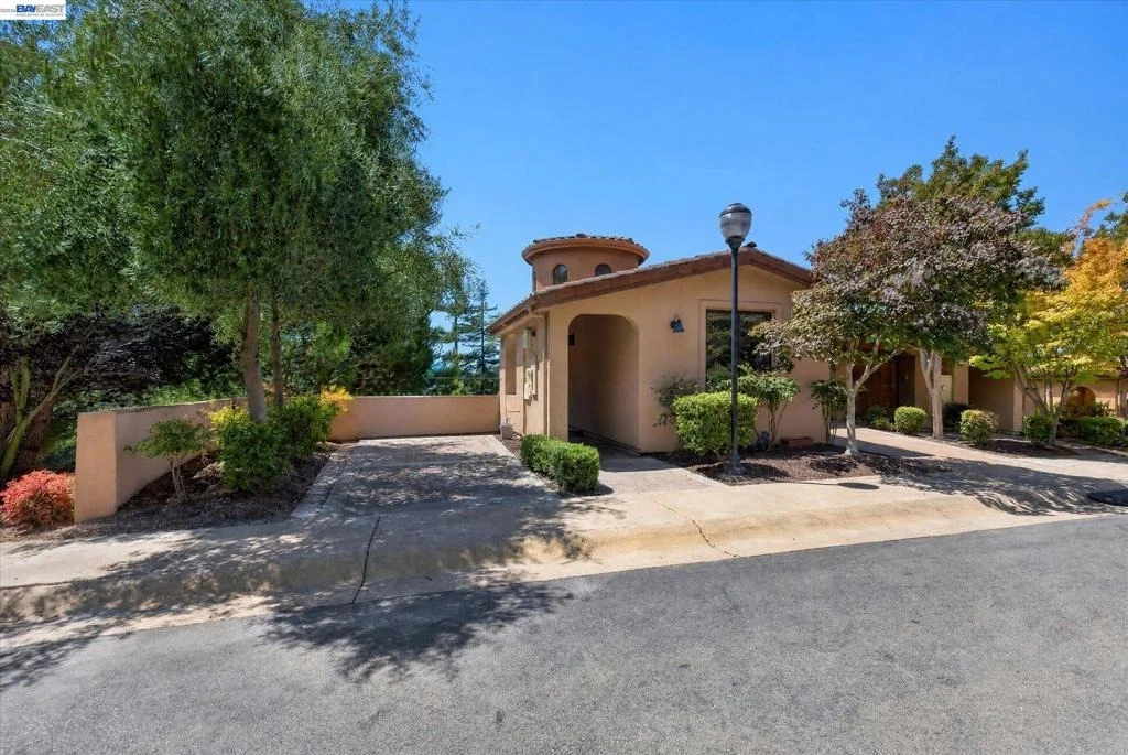 Photo of 84 Siena Dr