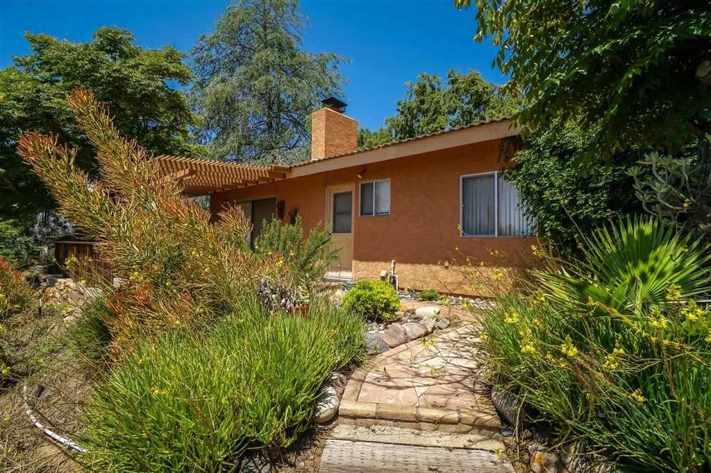 Photo of 3235 Loma Vista Dr