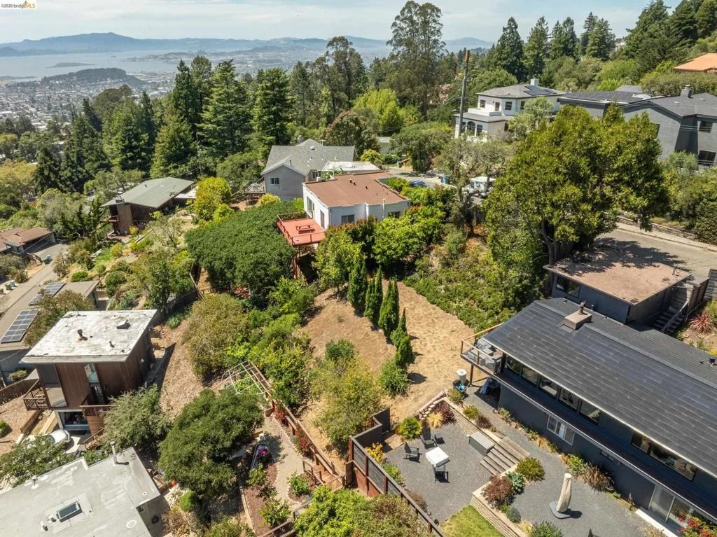 Photo of 1072 Sterling Ave