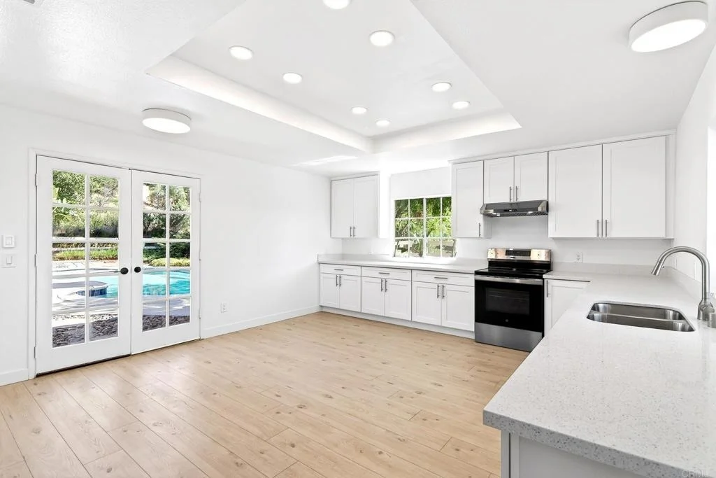 Photo of 37985 Avenida Bravura