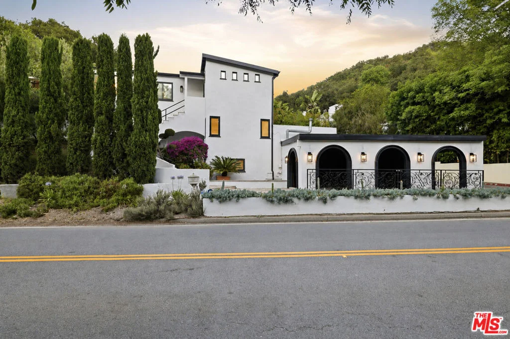 Photo of 2300 Benedict Canyon Drive