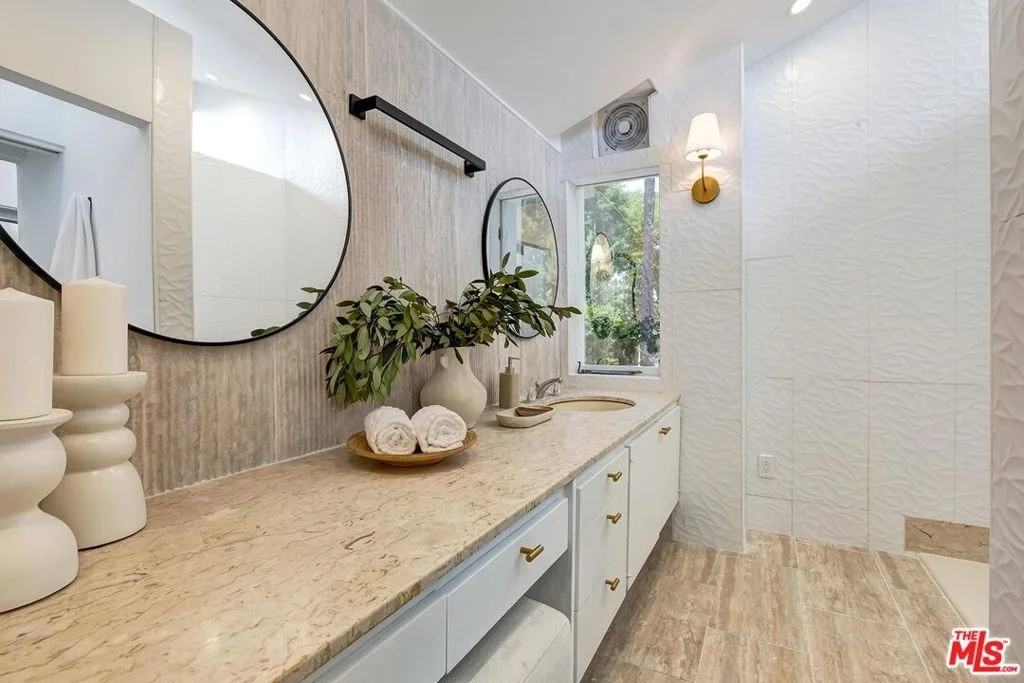Photo of 515 N Roxbury Drive