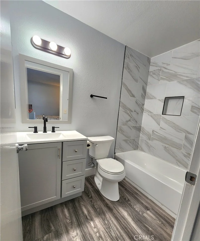 Photo of Unit 202 at 1629 Cherry