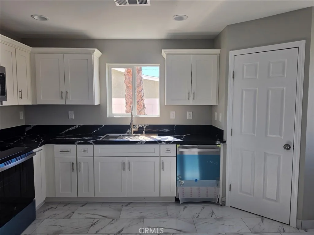 Photo of 419 W Devonshire Avenue