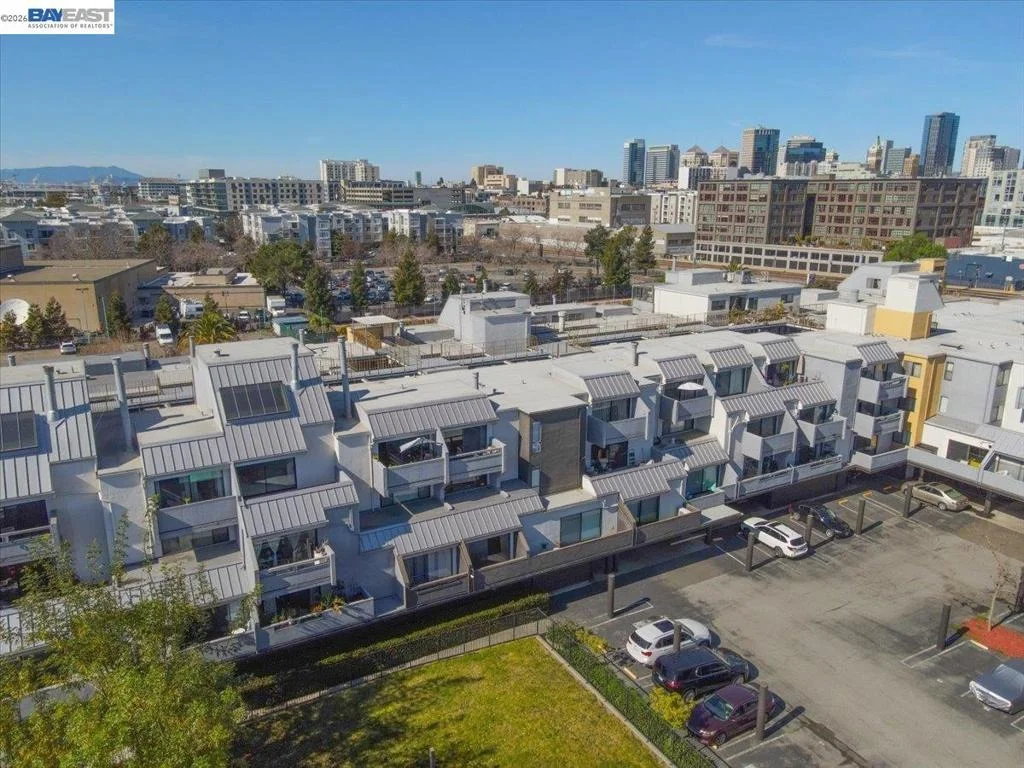 Photo of Unit 312 at 7 Embarcadero