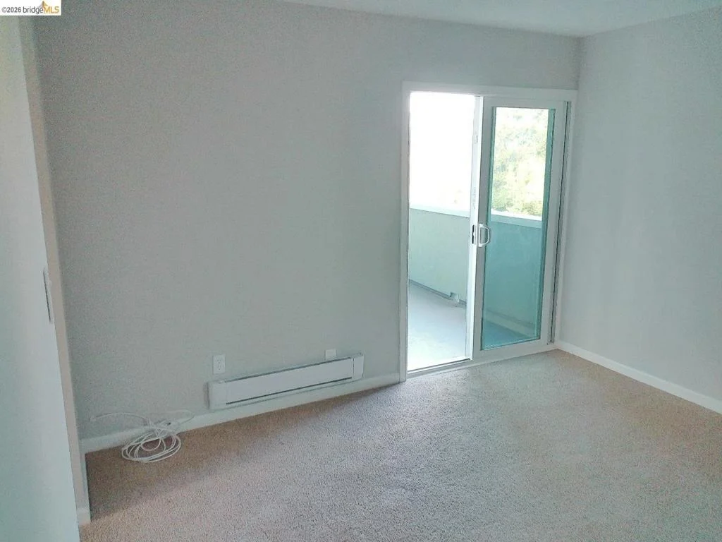 Photo of Unit 304 at 325 Kitty Hawk Rd