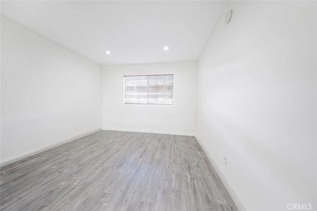 Photo of Unit 4 at 10274 Tujunga Canyon Boulevard