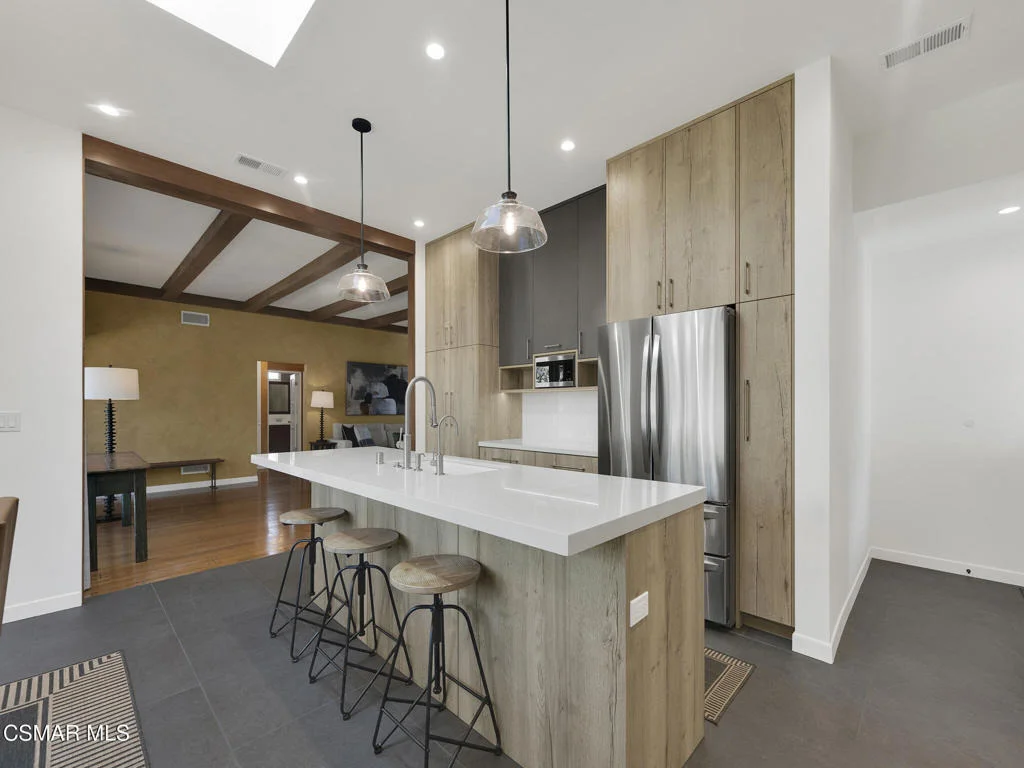 Photo of 1524 W Riverside Drive