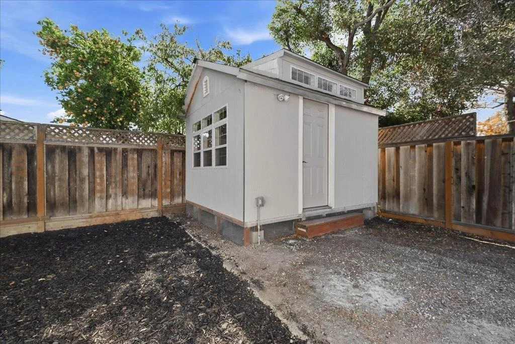 Photo of 38879 Jonquil Drive