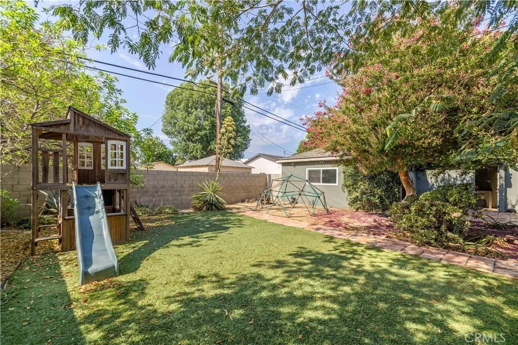 Photo of 18600 Gilmore Street