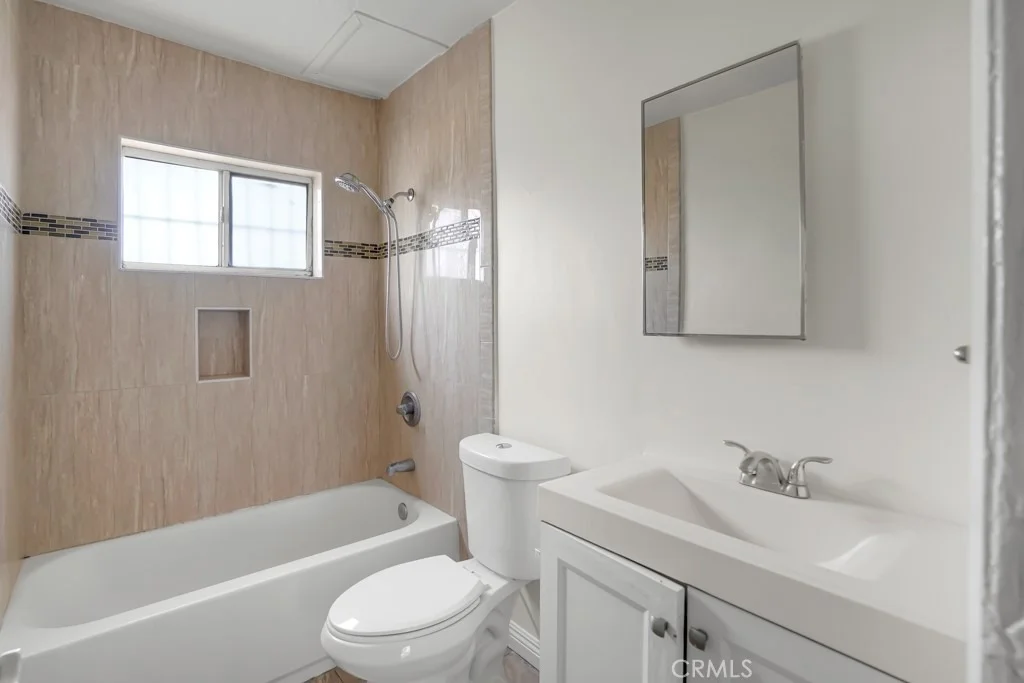 Photo of 116 E Alondra
