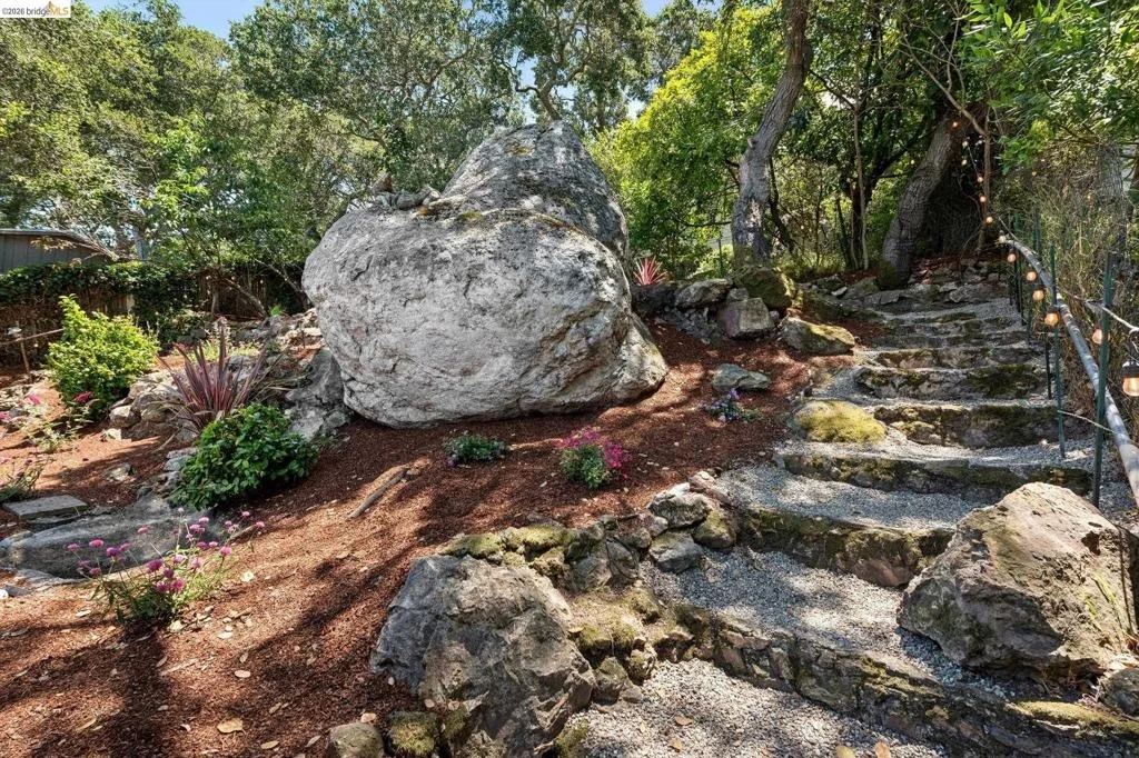 Photo of 515 Vincente Ave
