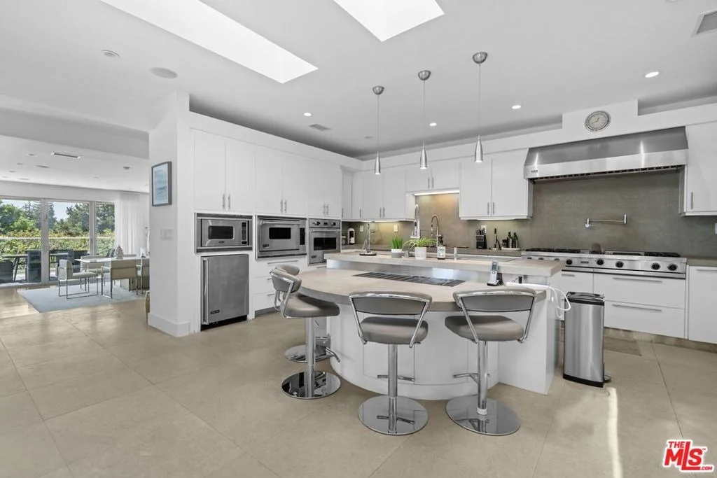 Photo of 9626 Highridge Drive