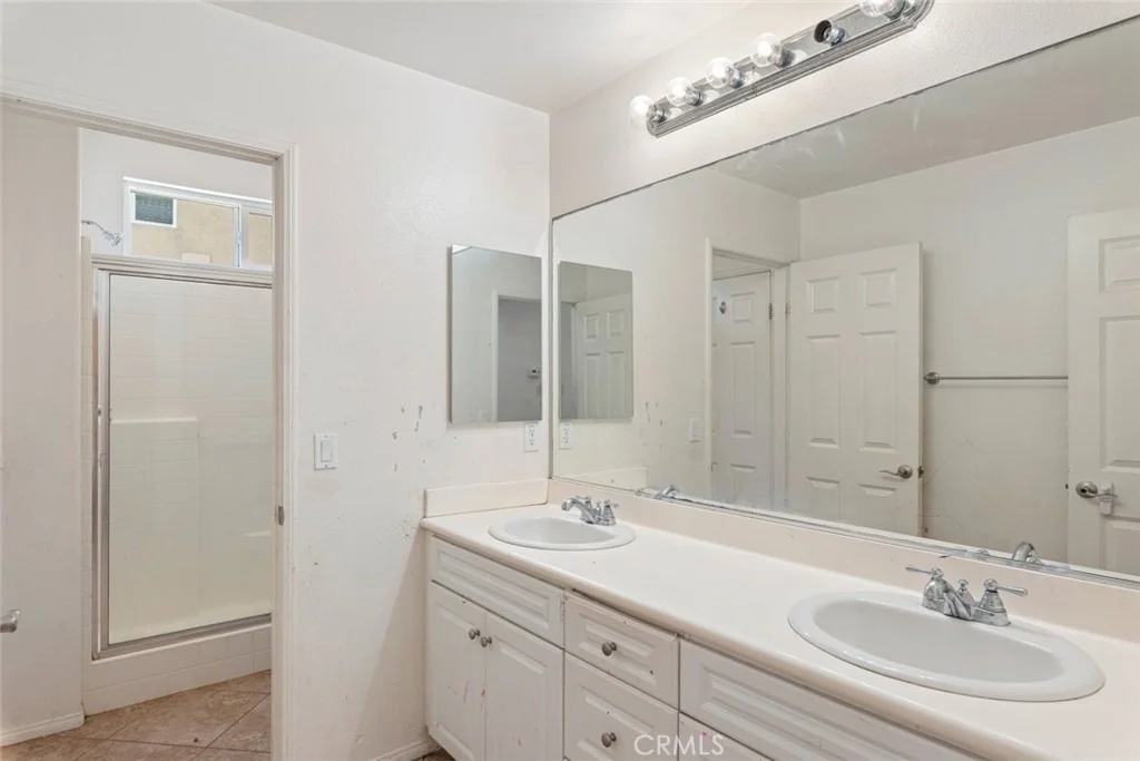 Photo of 23045 Catt