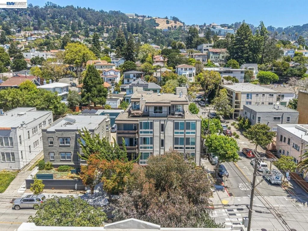 Photo of Unit 2 at 2201 Virginia St