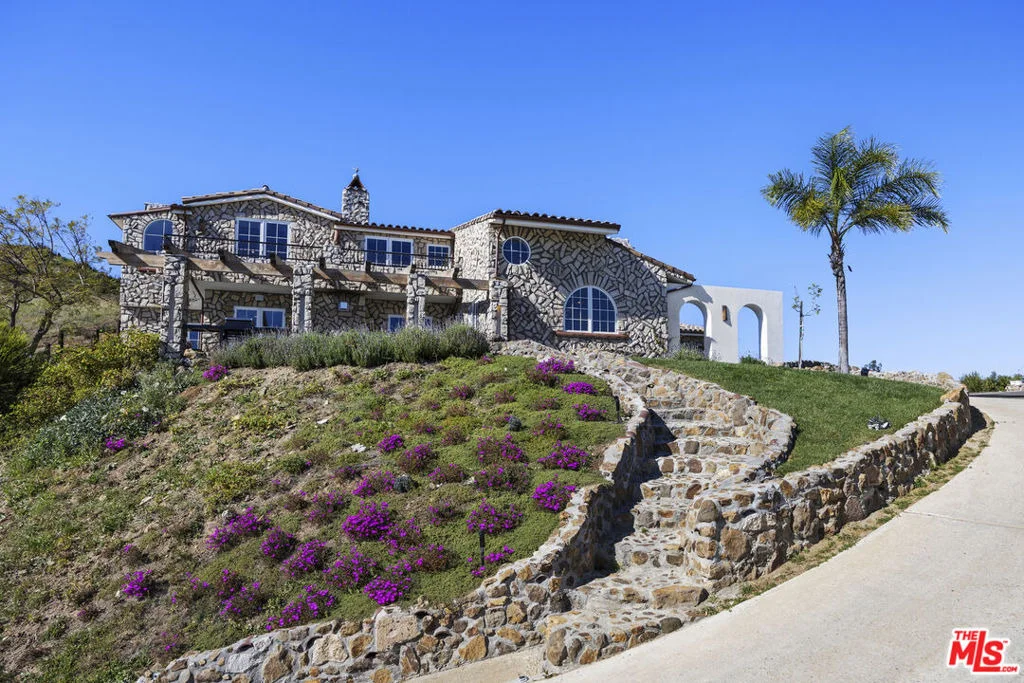 Photo of 33239 Mulholland Highway