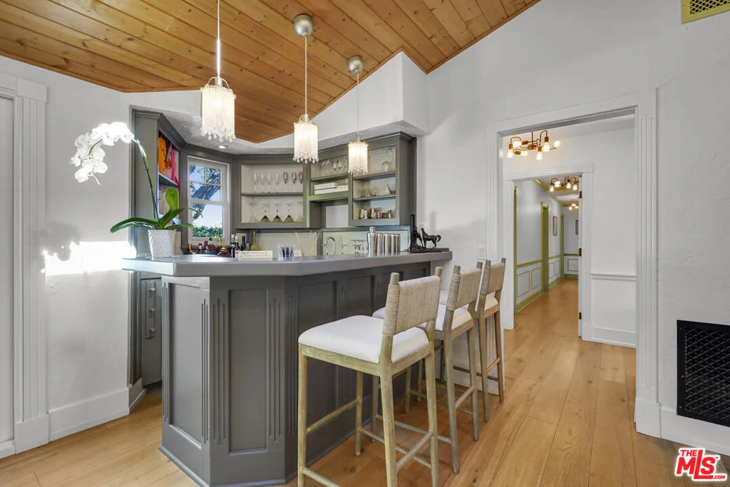 Photo of 6052 Merritt Drive