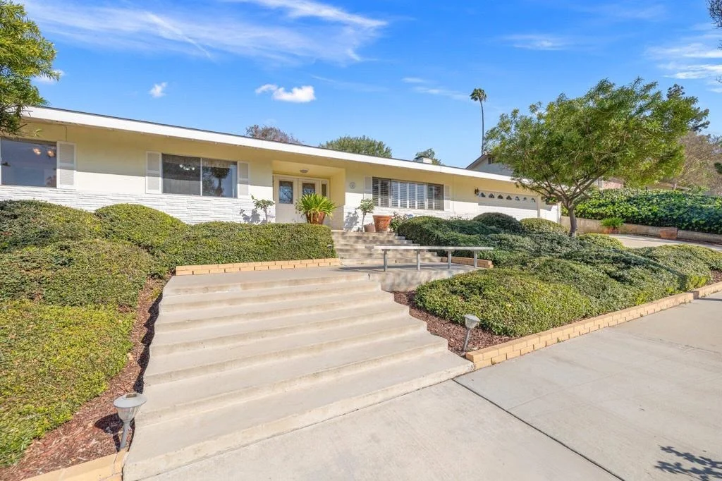 Photo of 5284 Bardwell Avenue