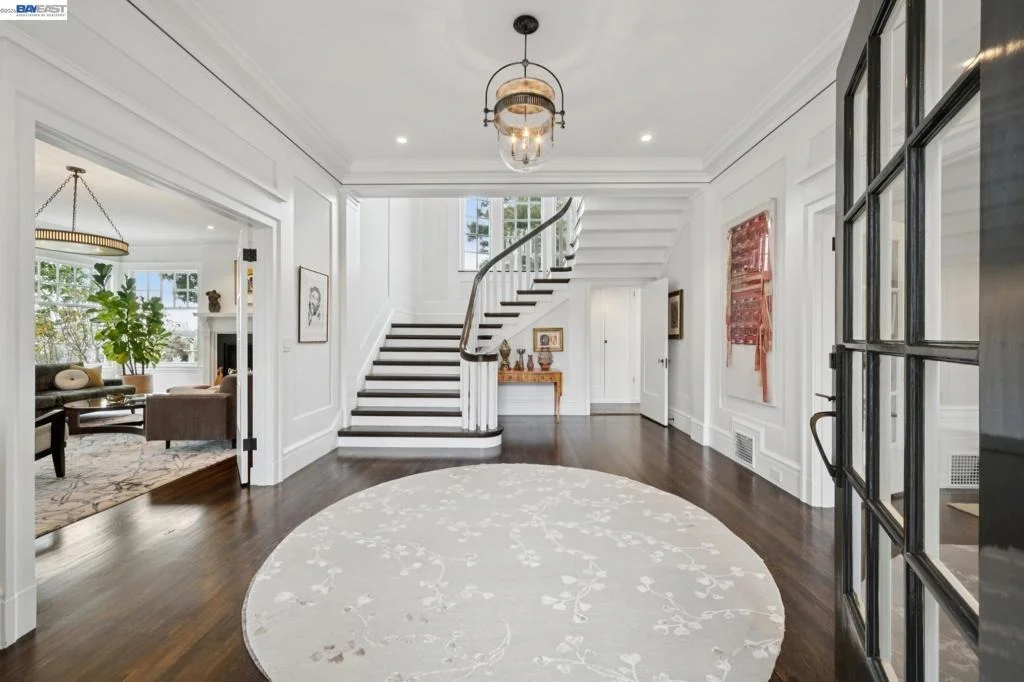 Photo of 1121 BAY STREET