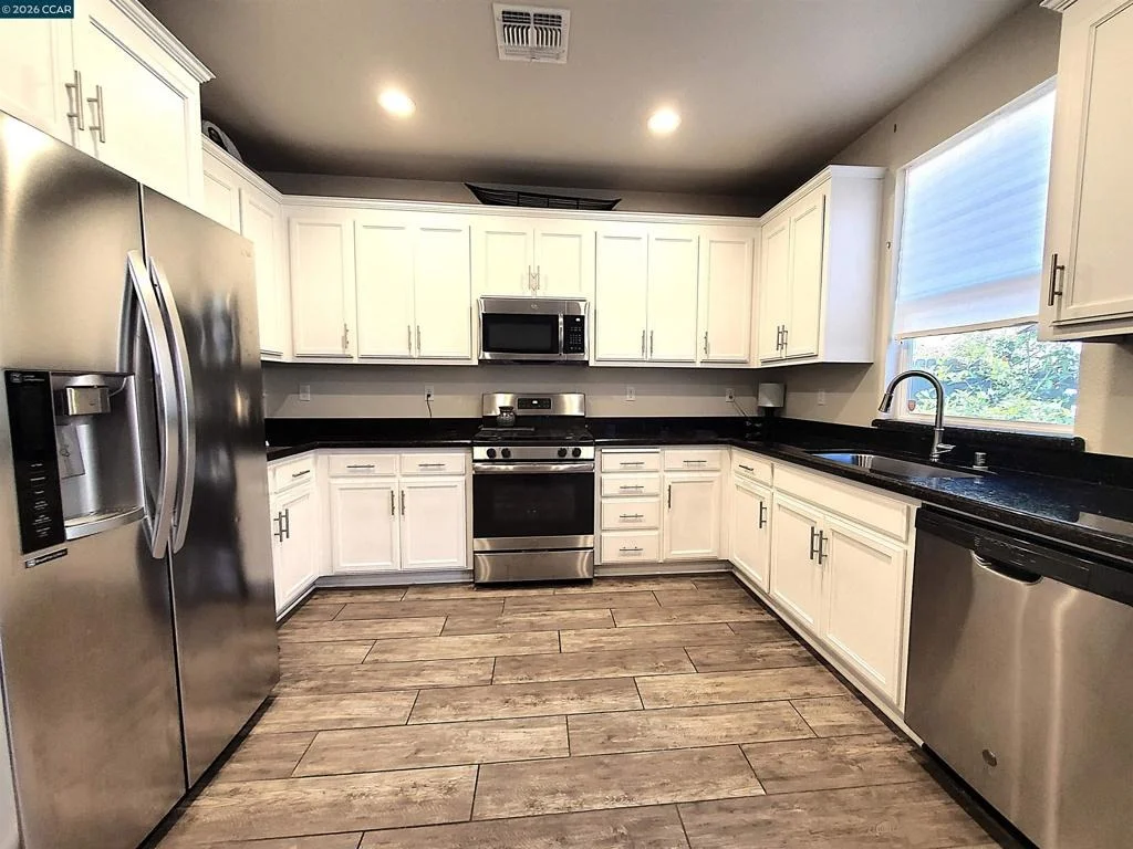 Photo of 3821 Lookout Dr