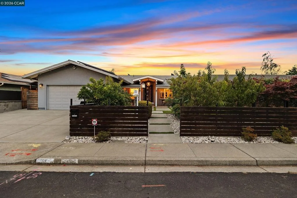 Photo of 335 Lakeside Ct
