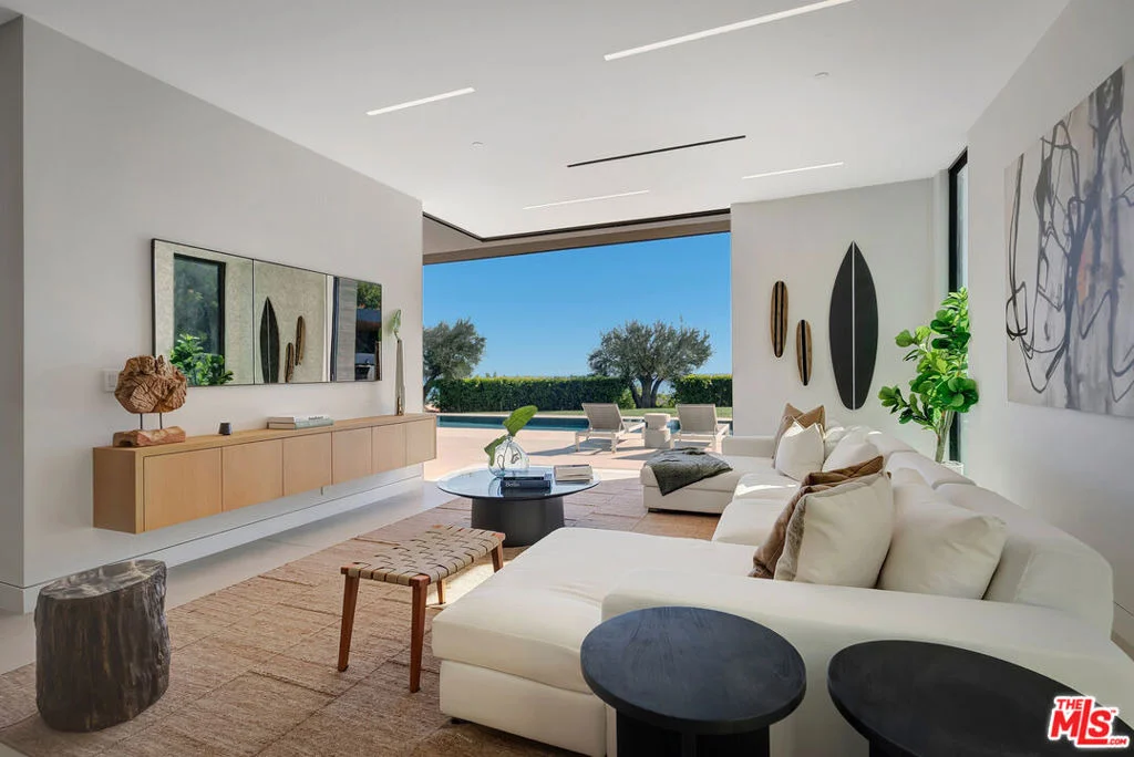 Photo of 23917 Malibu Road