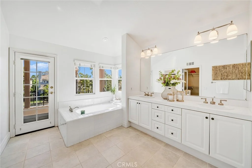 Photo of 7 Bayleaf Ln