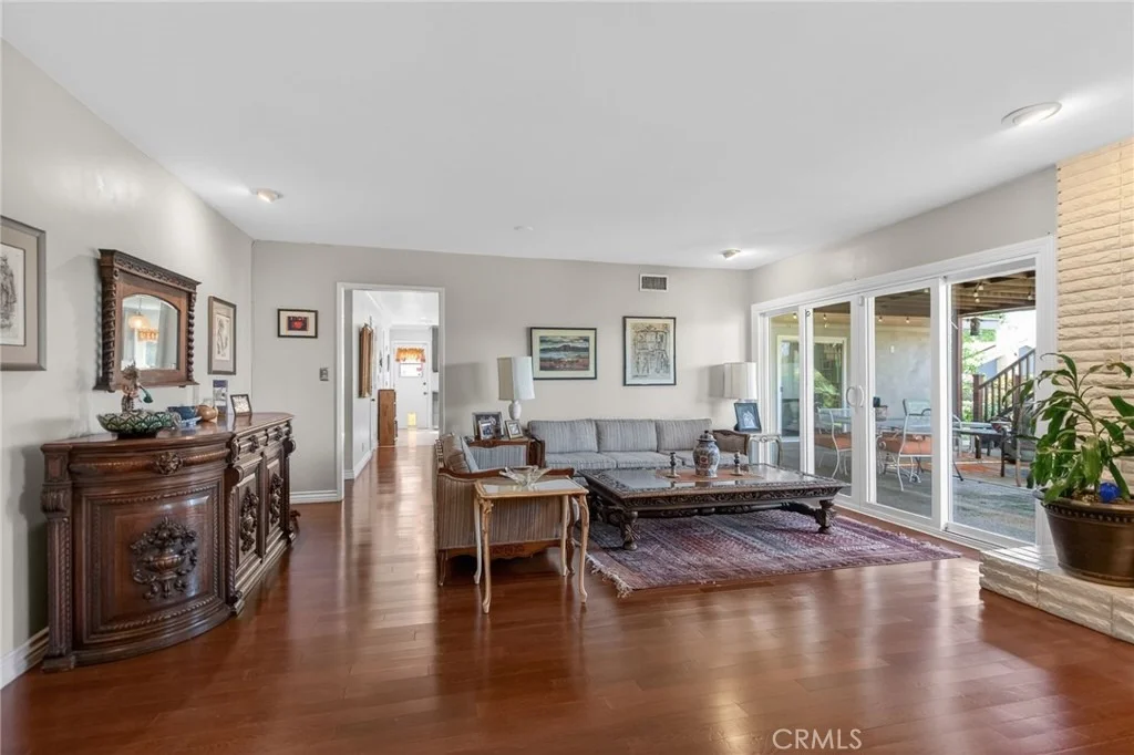 Photo of 5305 Bardwell