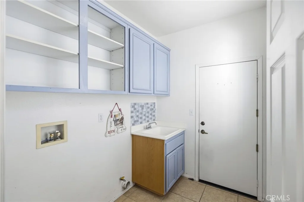 Photo of 740 Bahama