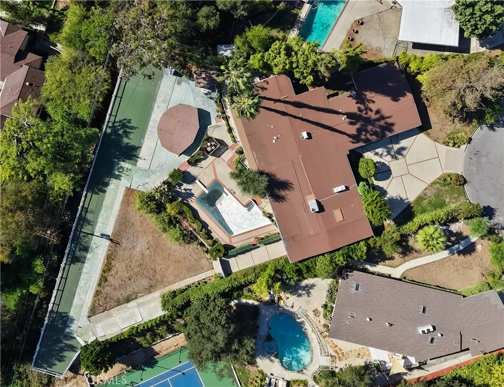 Photo of 595 Rim Road