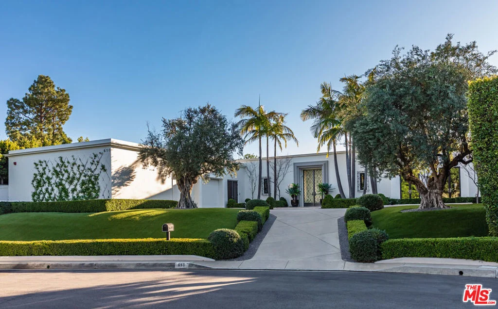 Photo of 610 Arkell Drive