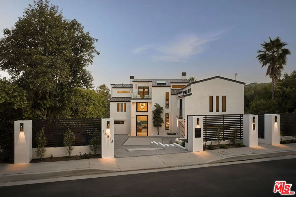 Photo of 16838 Oak View Drive