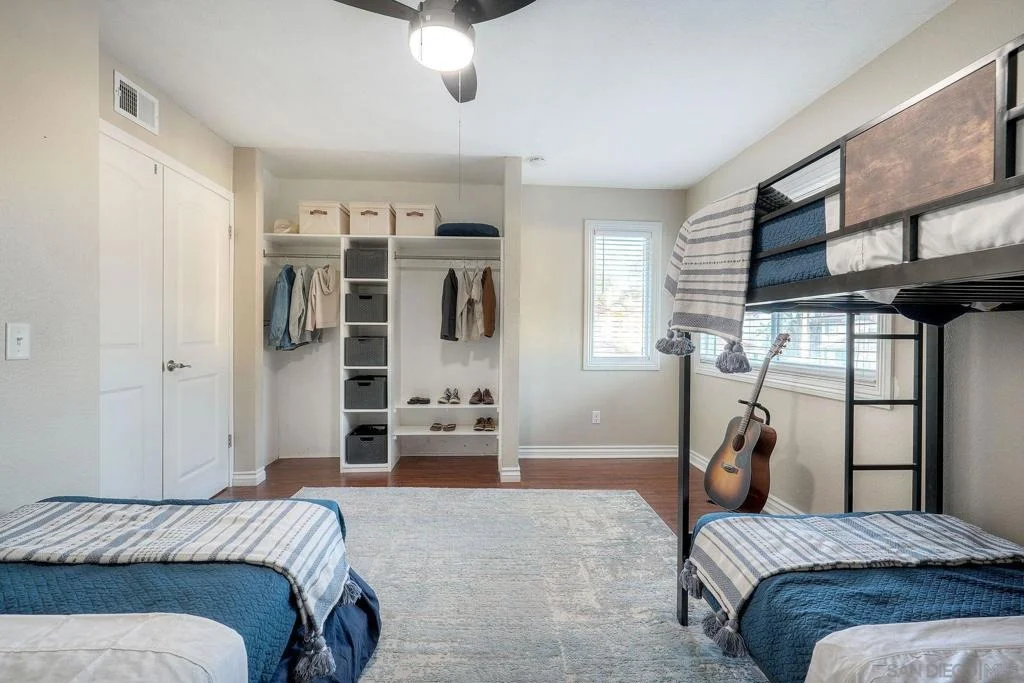 Photo of 1008 Red Oak