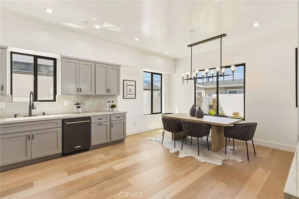 Photo of 2501 Curtis