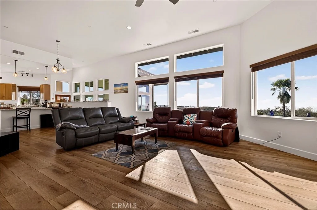 Photo of 4620 Sandpiper