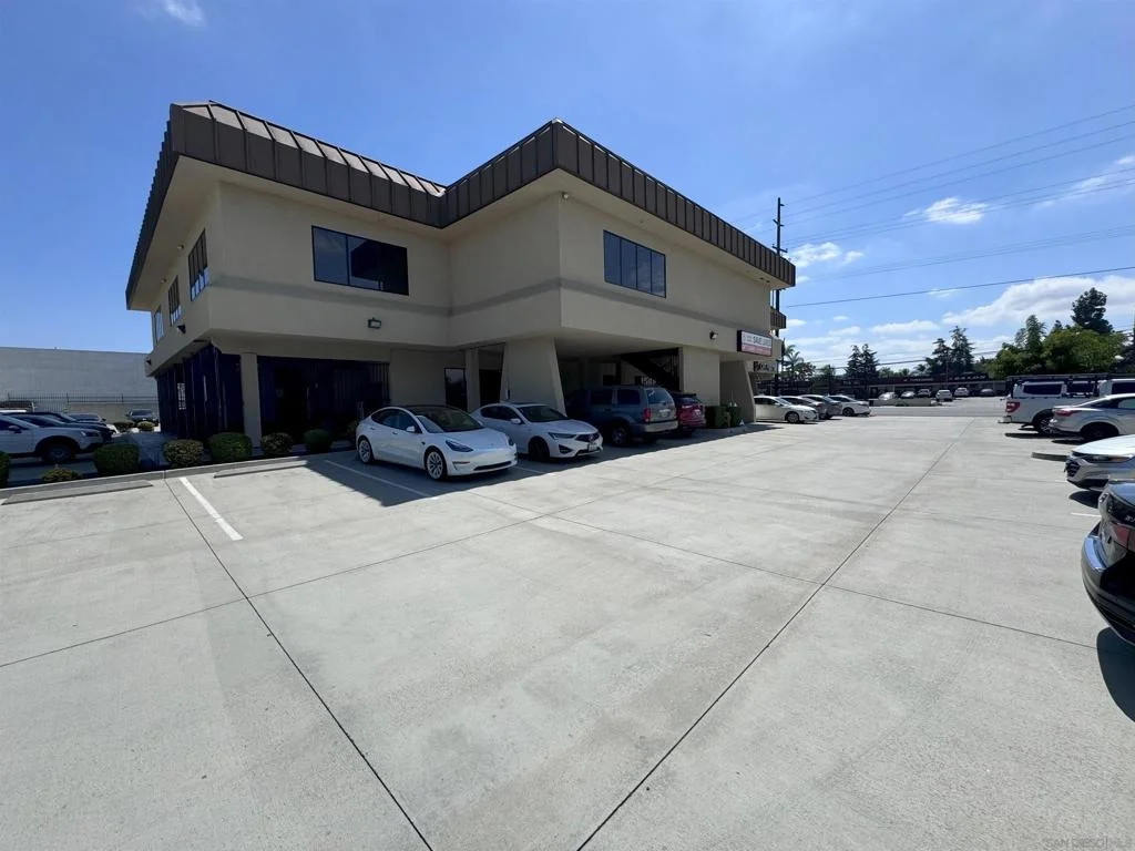 Photo of 1068 Broadway