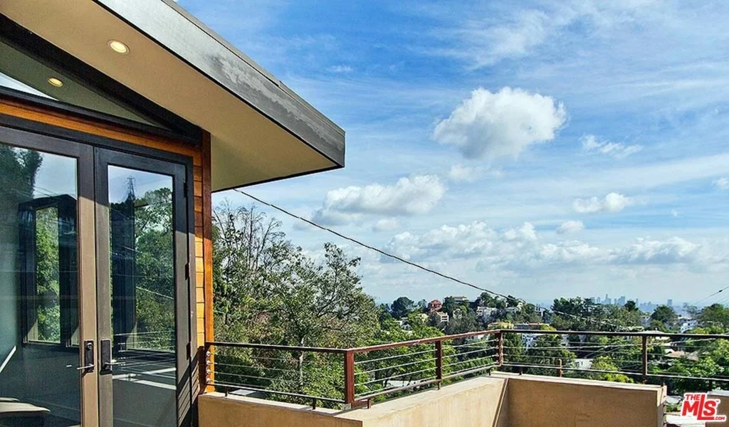 Photo of 8555 RIDPATH