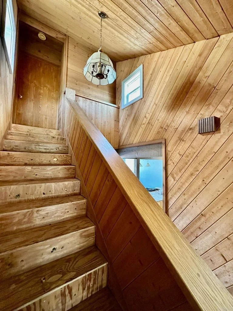 Photo of 880 Crest View Rd