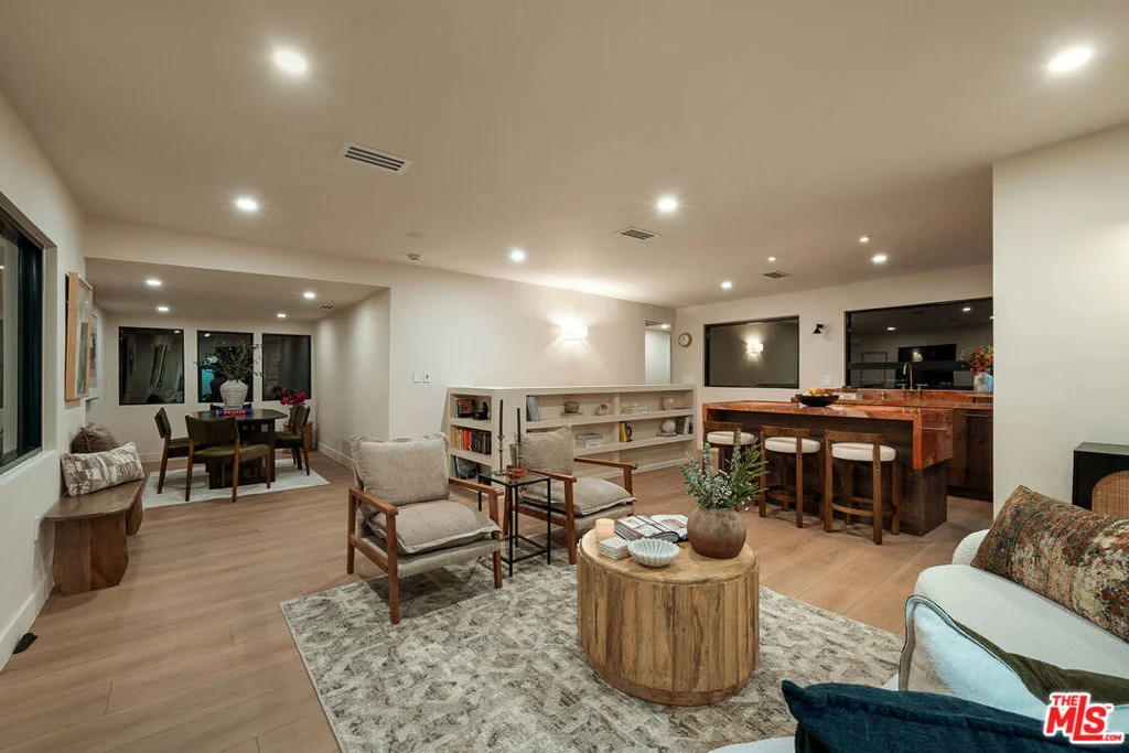 Photo of 579 Crane Boulevard