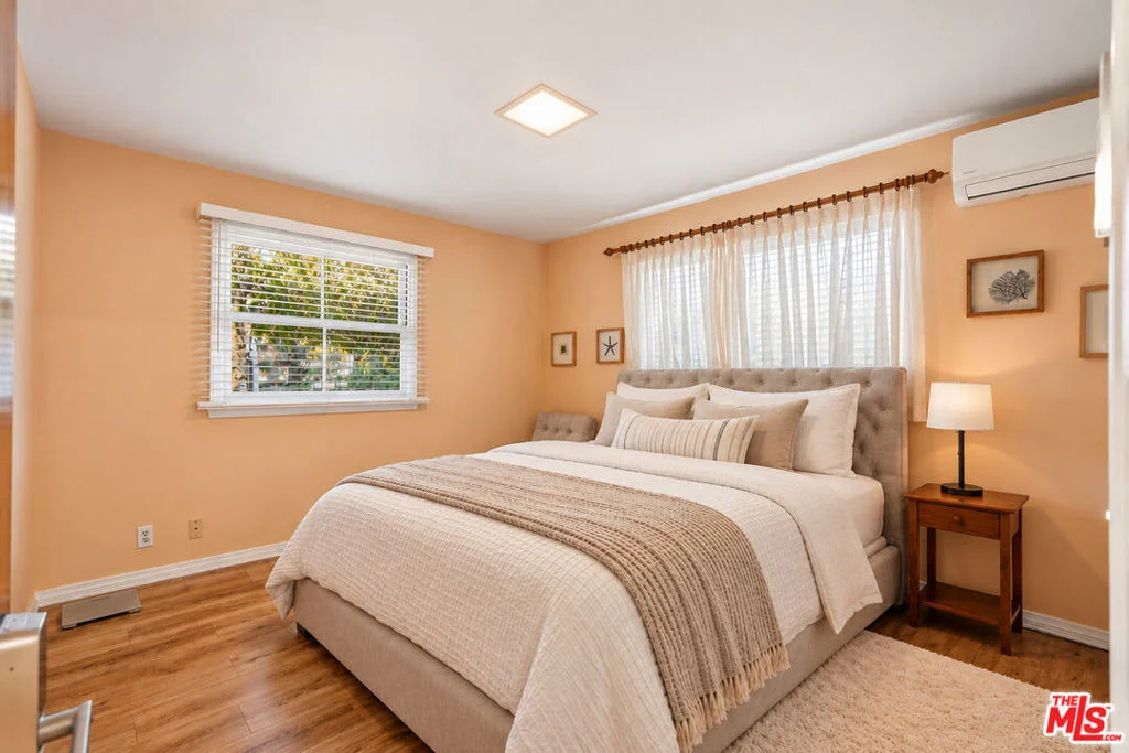 Photo of 900 Gainsborough Drive