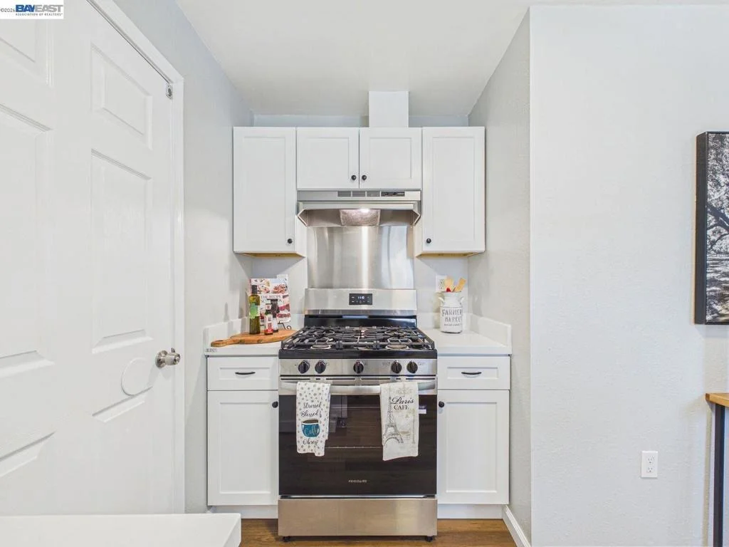Photo of 2609 Macarthur Ave