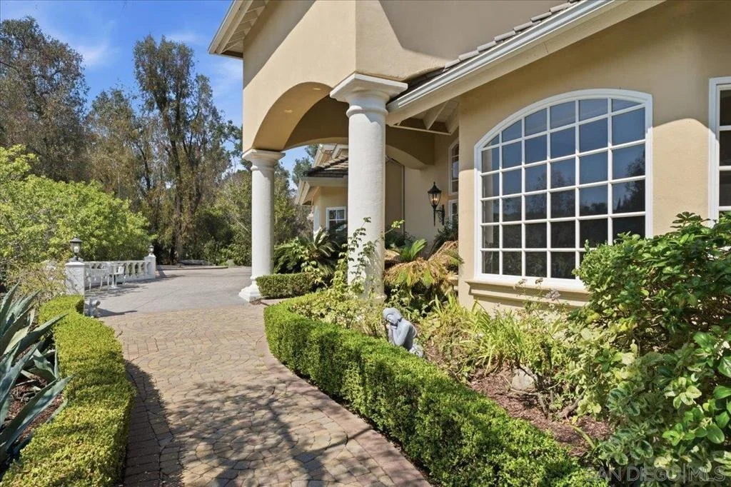 Photo of 6150 Avenida Alteras
