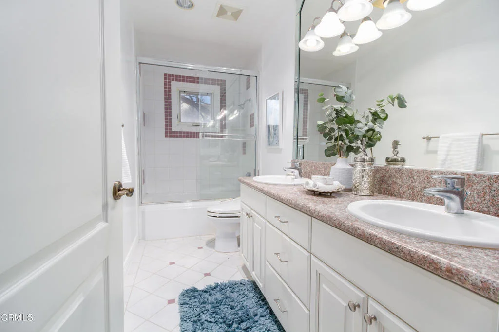 Photo of 2810 Devonport Road
