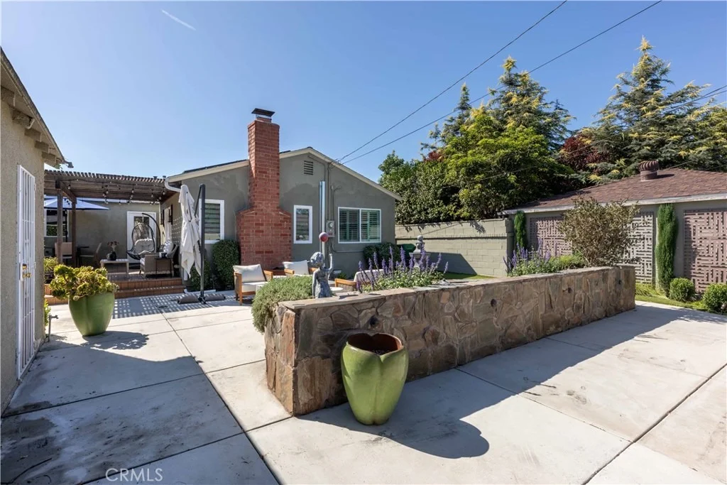 Photo of 3732 Clark