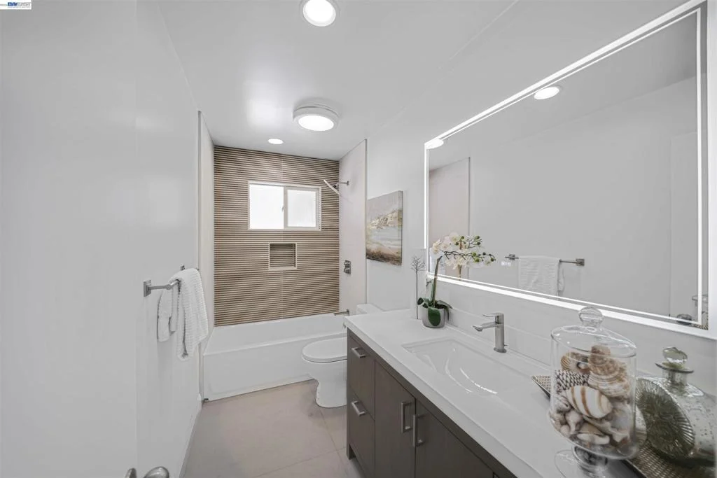 Photo of 1069 Central Blvd